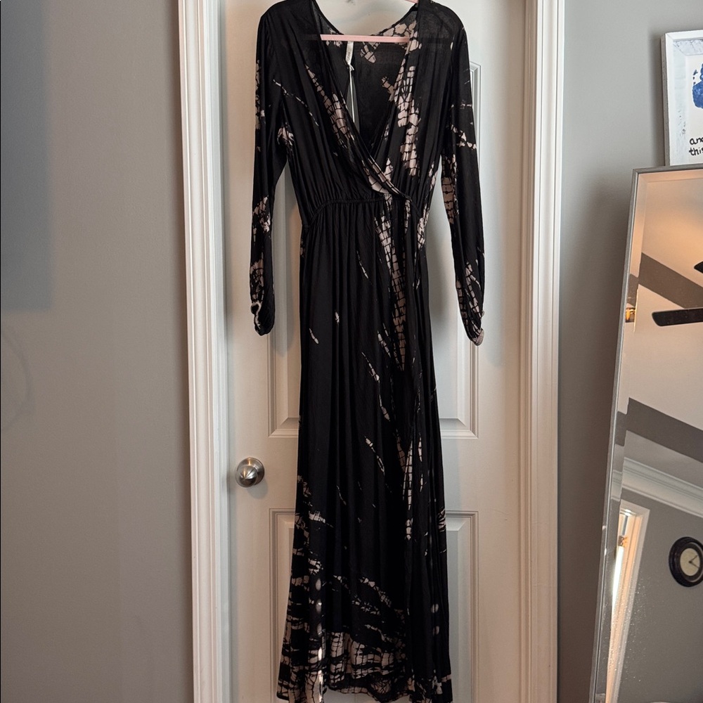 Black and White Long Sleeve Maxi Dress